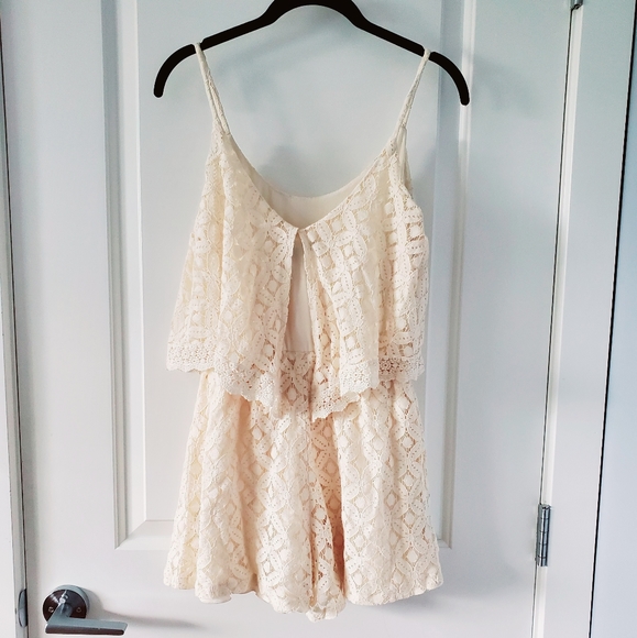 Le Chateau Lace Romper - Picture 2 of 3